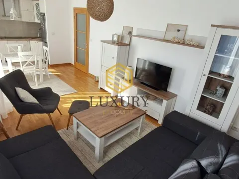 Izdavanje, jednosoban stan, 50m², City Kvart, Podgorica - image 7