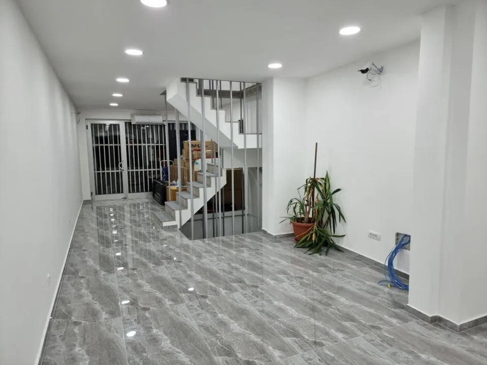 Izdavanje, poslovni prostor, 160m², City Kvart, Podgorica