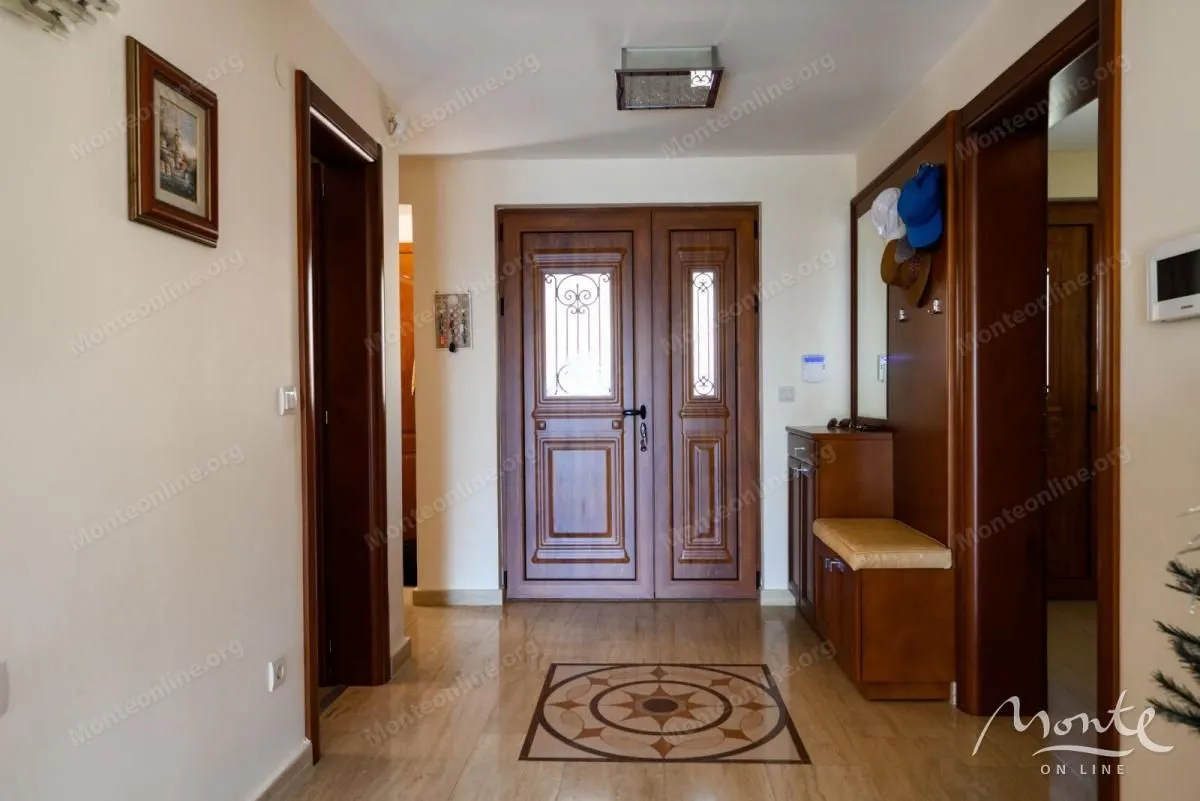 Prodaja, kuća, 252m², Šušanj, Bar