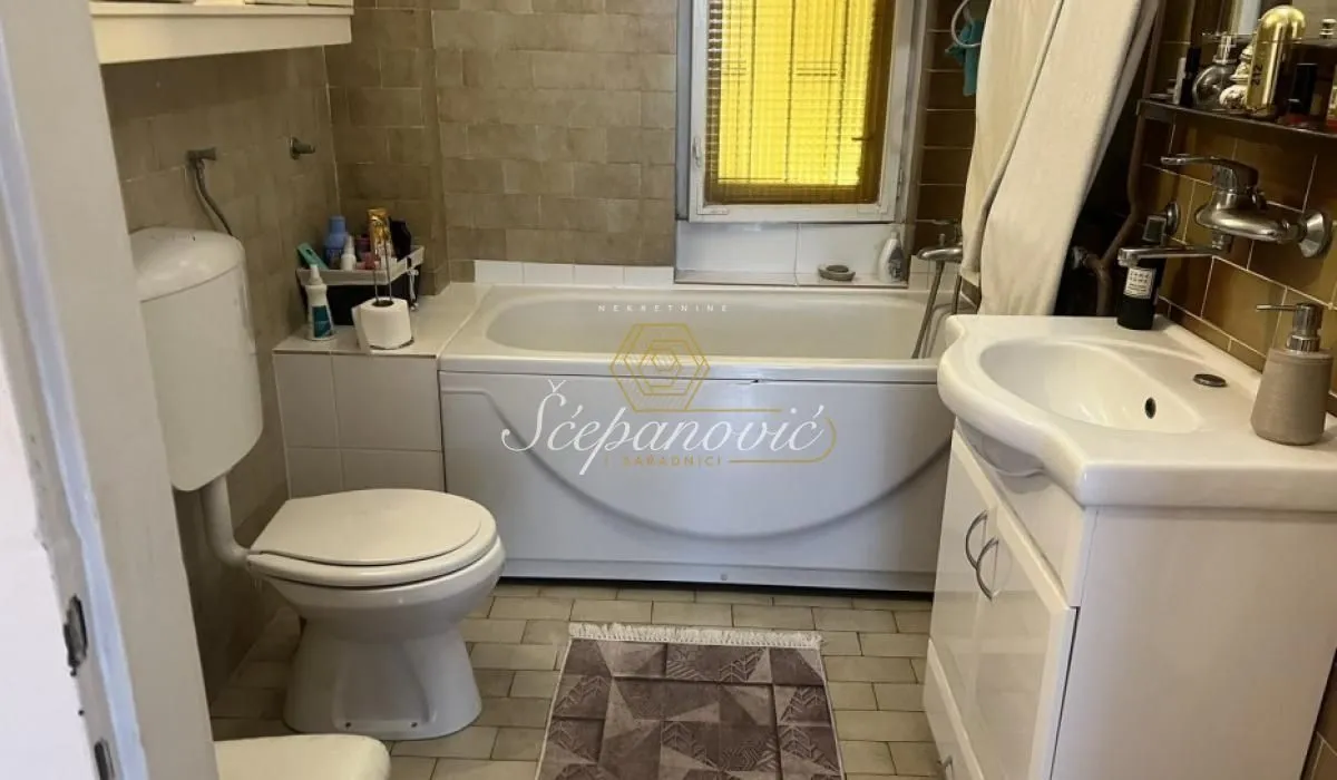 Prodaja, četvorosoban stan, 115m², Centar, Novi Sad
