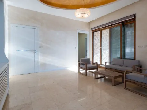 Rent, three bedroom apartment, 275m², Podgorica, Crna Gora - image 16