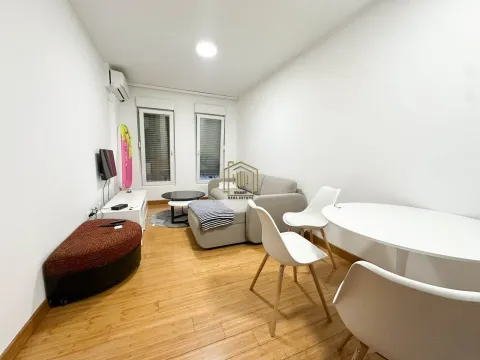 Izdavanje, jednosoban stan, 45m², Vezirov Most, Podgorica