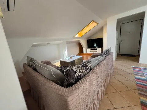 Izdavanje, jednosoban stan, 49m², Stari Aerodrom, Podgorica - image 10