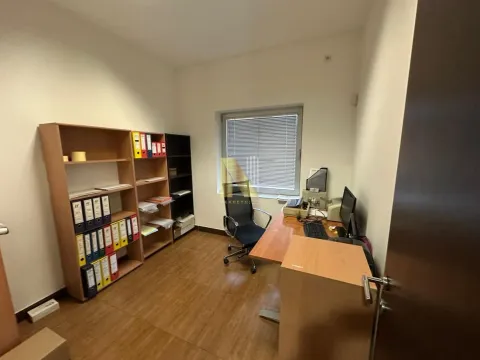 Izdavanje, poslovni prostor, 5546m², Ruma, Srbija - image 35