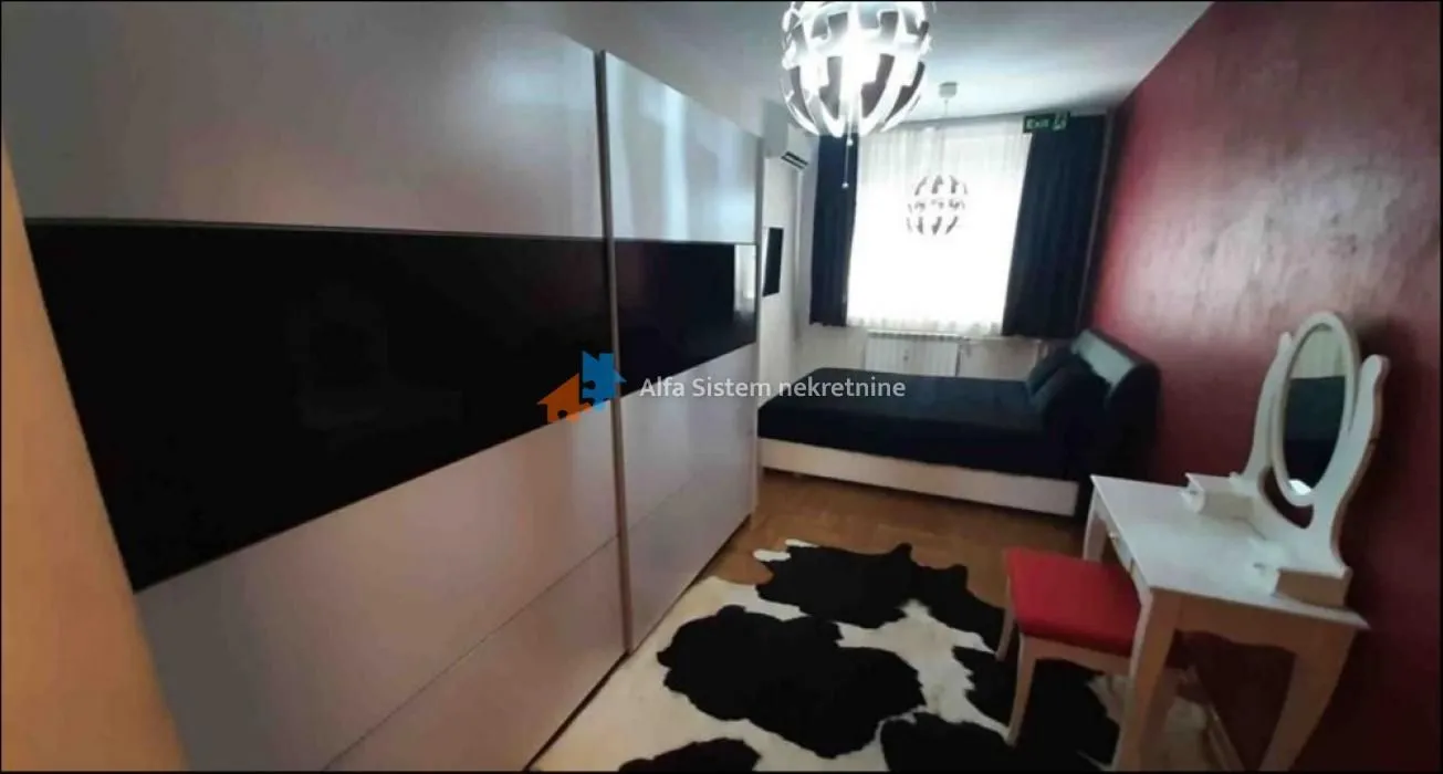 Izdavanje, četvorosoban stan, 96m², Vračar Sve Podlokacije, Beograd