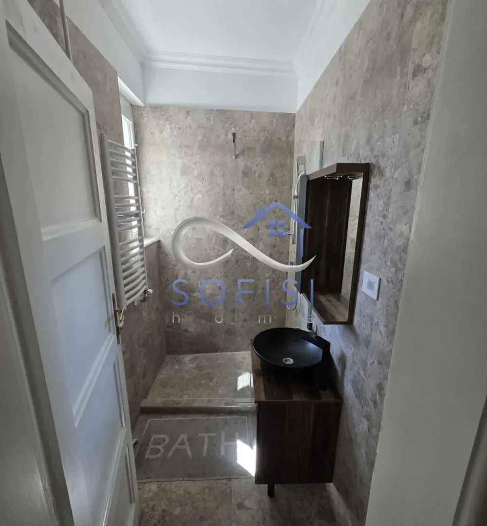Izdavanje, dvosoban stan, 60m², Centar, Novi Sad