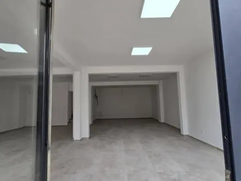 Izdavanje, poslovni prostor, 110m², Centar, Inđija - image 9