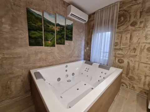 Rent, two bedroom apartment, 68m², Pržno, Budva - image 10