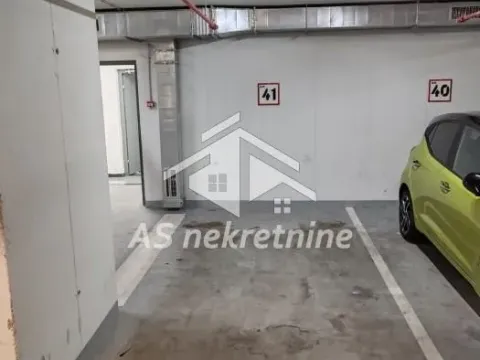 Izdavanje, trosoban stan, 77m², Vračar Sve Podlokacije, Beograd - image 38