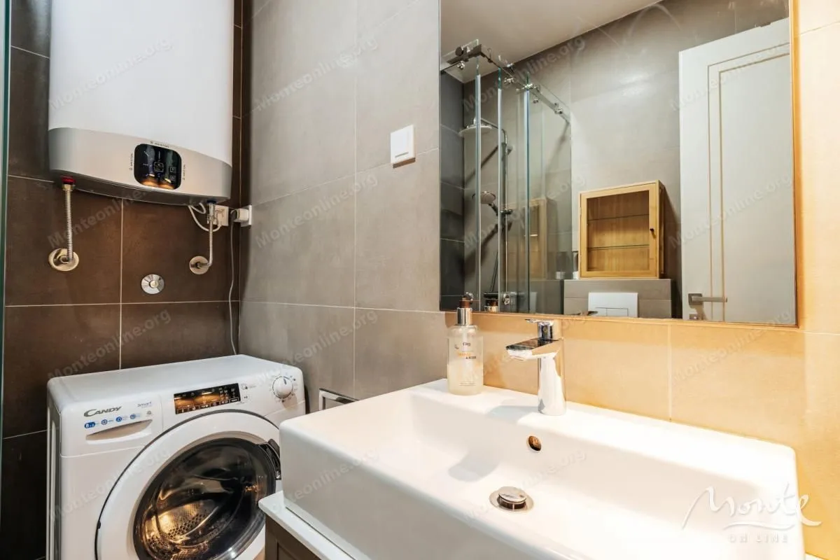 Prodaja, jednosoban stan, 45m², Tivat, Crna Gora