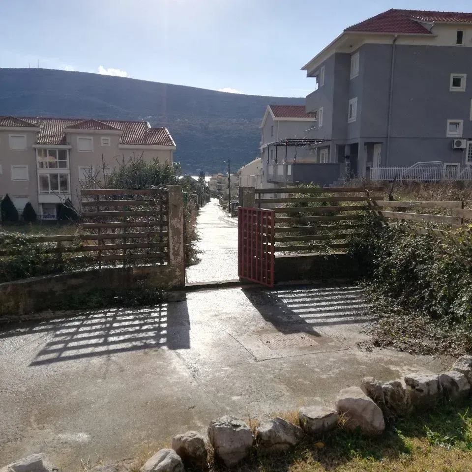 Izdavanje, jednosoban stan, 50m², Đenovići, Herceg Novi