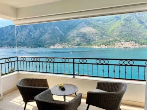 Prodaja, dvosoban stan, 85m², Dobrota, Kotor