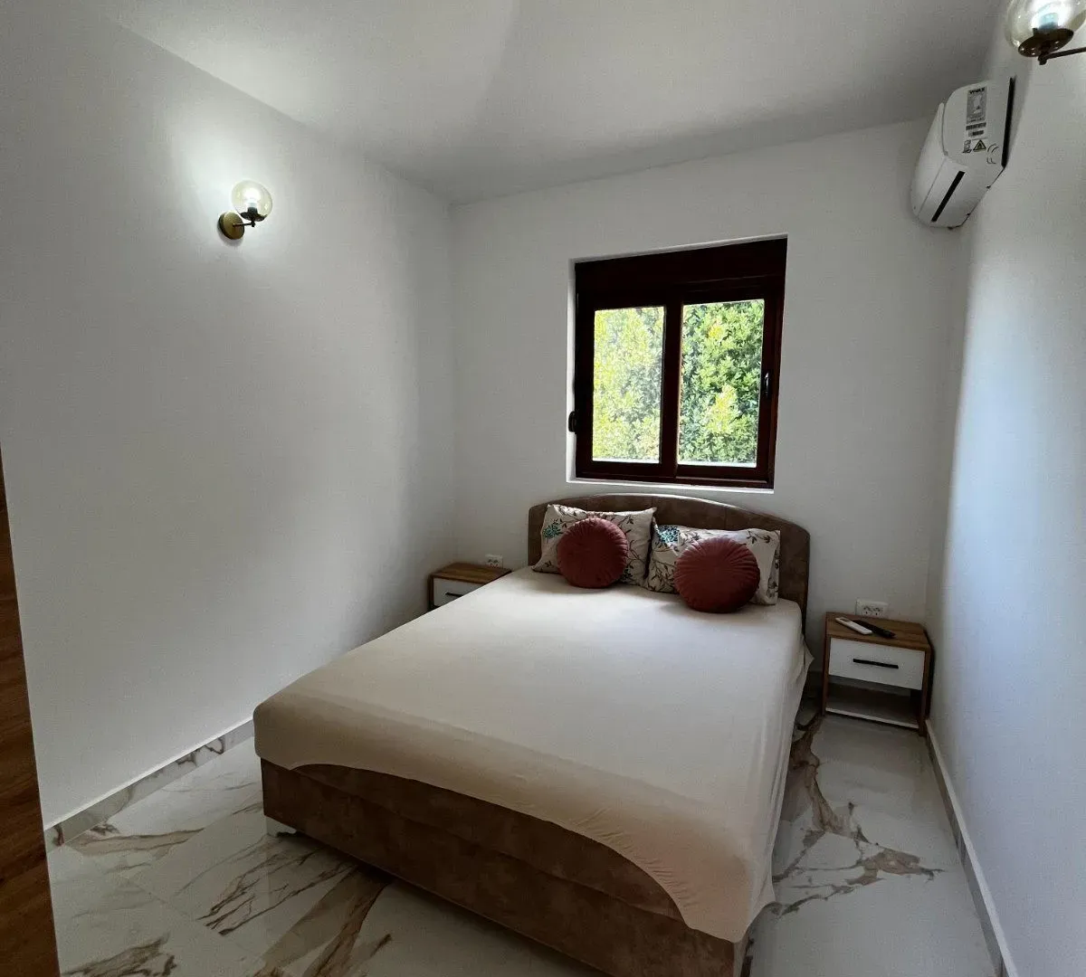 Izdavanje, kuća, 63m², Krimovica, Kotor