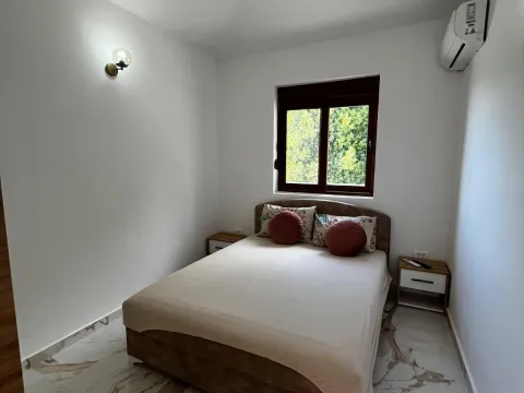 Izdavanje, kuća, 63m², Krimovica, Kotor - image 15