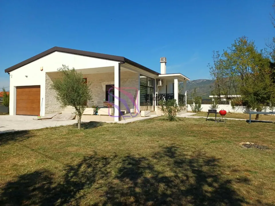Rent, house, 120m², Velje Brdo, Podgorica