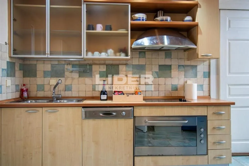 Izdavanje, četvorosoban stan, 160m², Stari Grad, Beograd