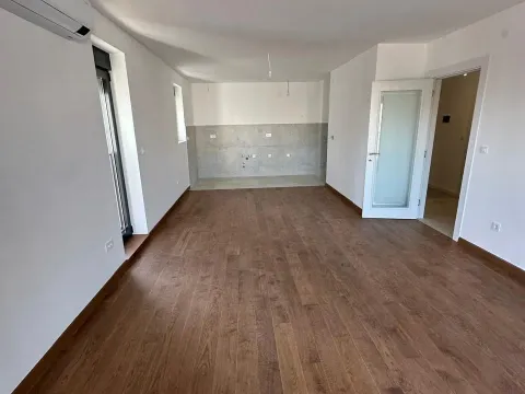 Sale, three bedroom apartment, 111m², Tološka šuma, Podgorica - image 2