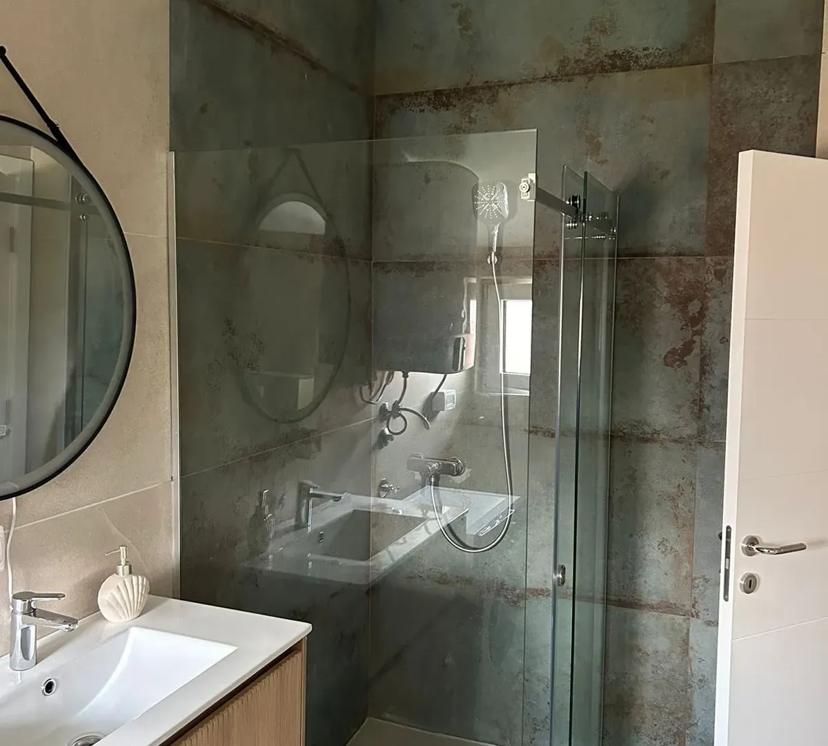 Izdavanje, dvosoban stan, 80m², Murtovina, Podgorica