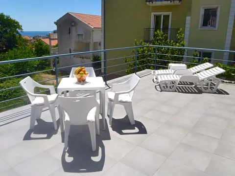 Spacious terrace with patio furniture and sun loungers. - image 5