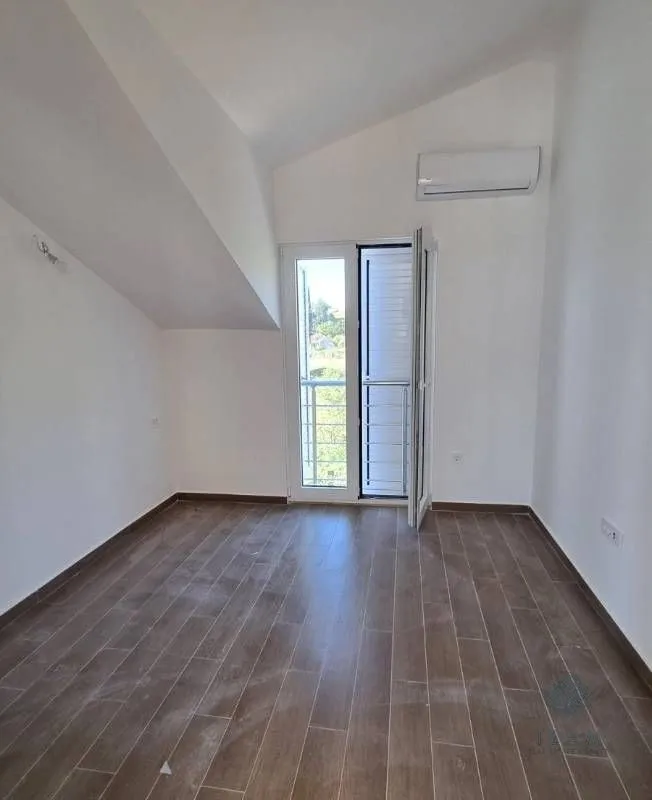Prodaja, dvosoban stan, 81m², Đenovići, Herceg Novi