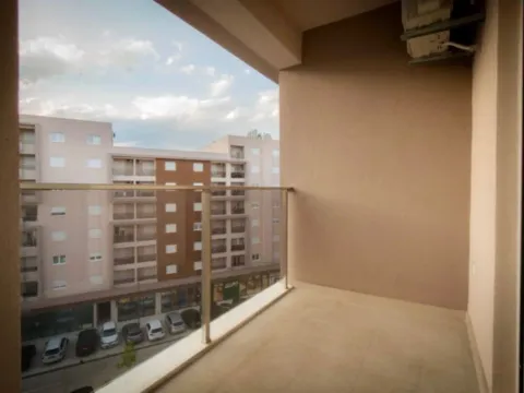 Izdavanje, jednosoban stan, 46m², Stari Aerodrom, Podgorica - image 9