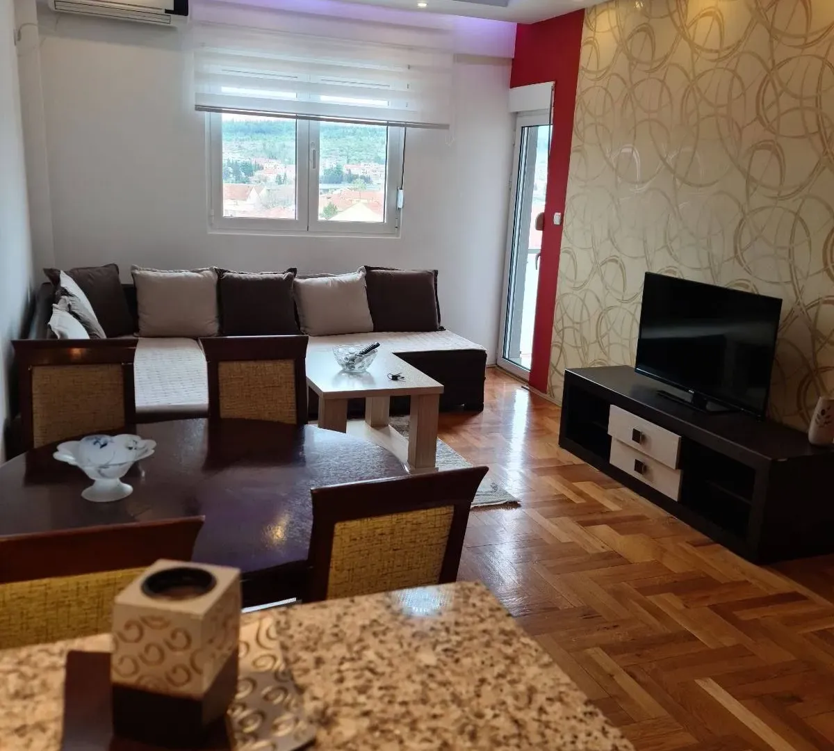 Izdavanje, jednosoban stan, 40m², Stari Aerodrom, Podgorica