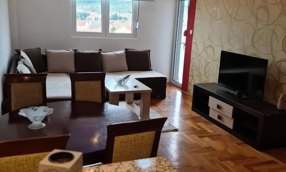 Izdavanje, jednosoban stan, 40m², Stari Aerodrom, Podgorica