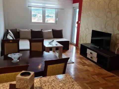 Izdavanje, jednosoban stan, 40m², Stari Aerodrom, Podgorica - image 1