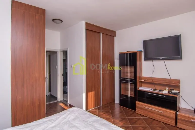 Izdavanje, kuća, 250m², Tološi, Podgorica