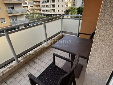 Izdavanje, jednosoban stan, 40m², City Kvart, Podgorica - image 7