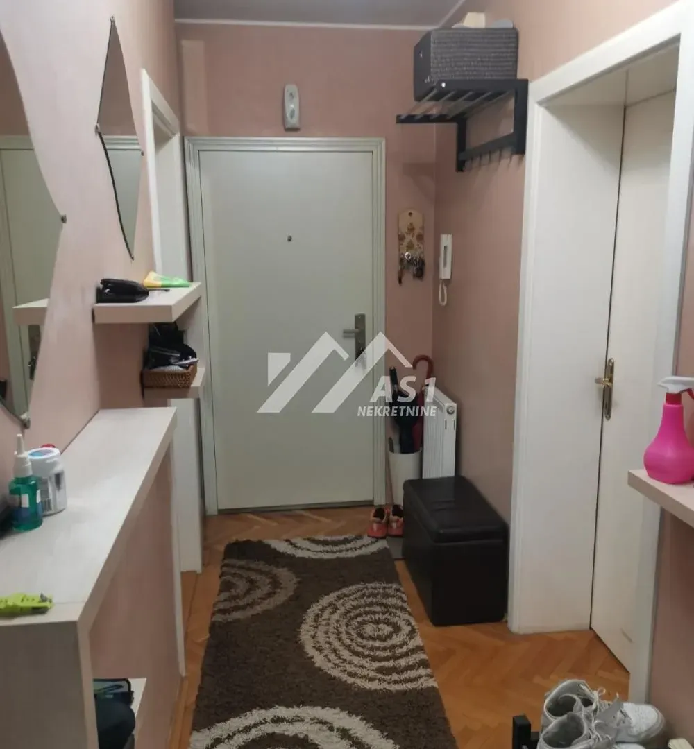 Izdavanje, dvosoban stan, 70m², Grbavica, Novi Sad Sve Podlokacije