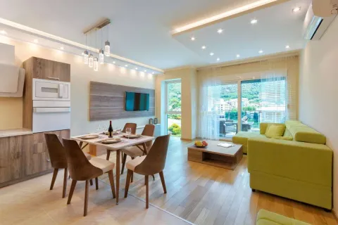 Sale, two bedroom apartment, 63m², Bečići, Budva - image 2