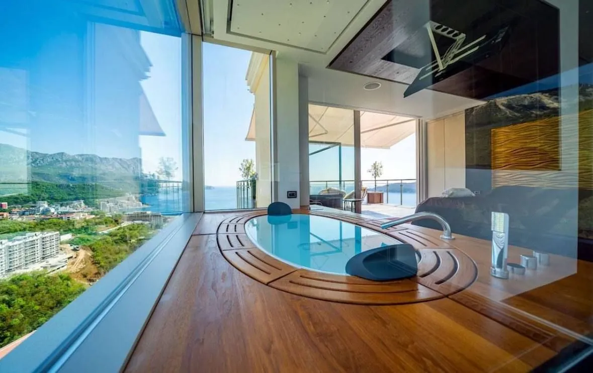 Sale, two bedroom apartment, 168m², Bečići, Budva
