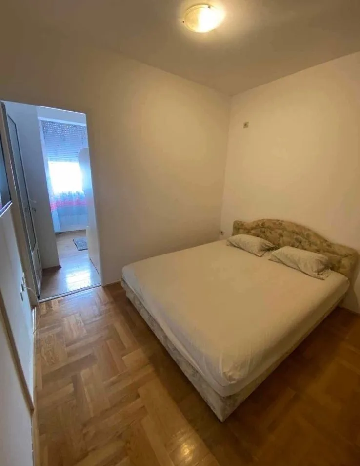 Izdavanje, dvosoban stan, 54m², Pobrežje, Podgorica