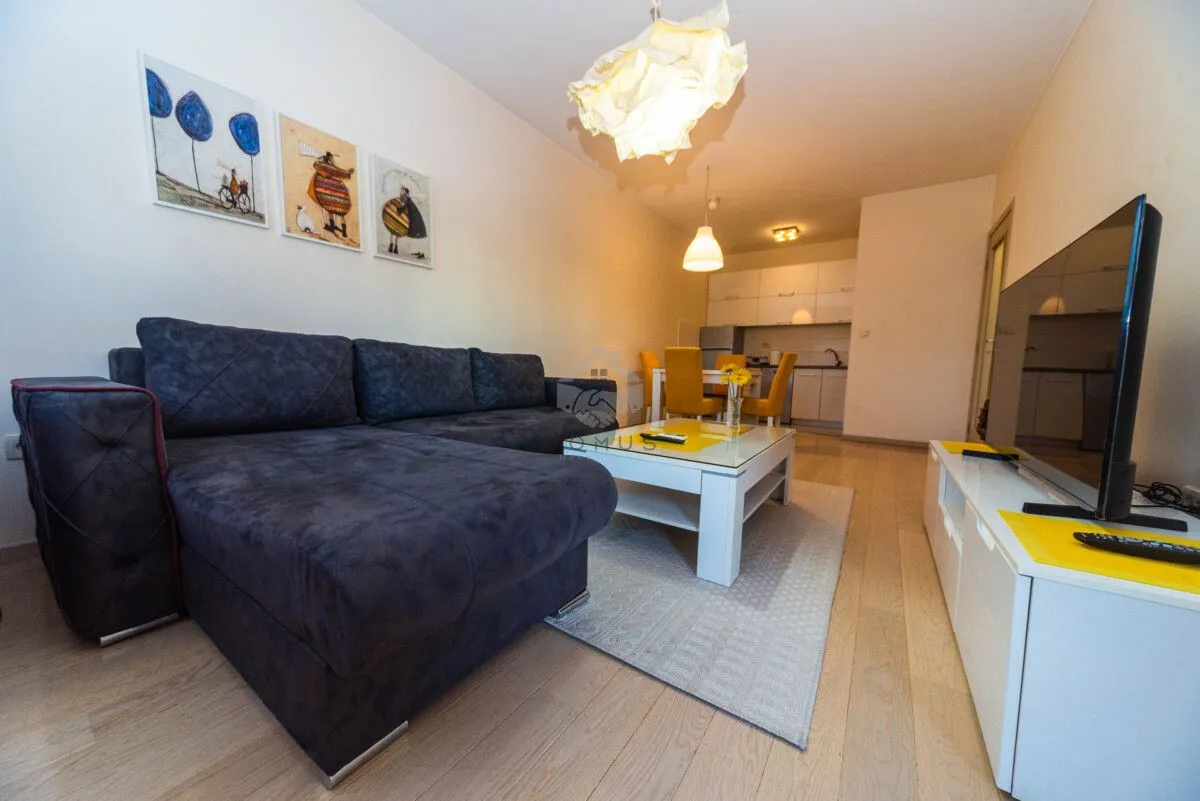 Izdavanje, jednosoban stan, 49m², City Kvart, Podgorica