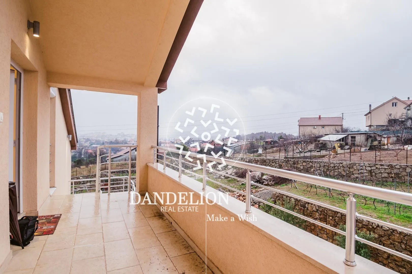 Izdavanje, trosoban stan, 125m², Vranići, Podgorica