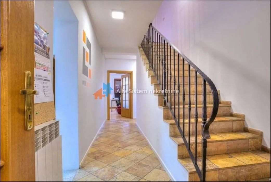 Izdavanje, kuća, 270m², Mirijevo 1, Mirijevo Sve Podlokacije