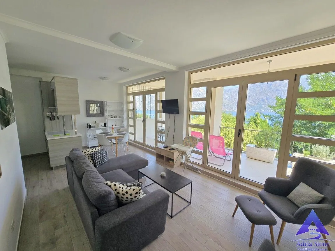 Prodaja, dvosoban stan, 82m², Prčanj, Kotor