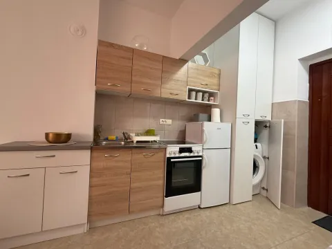 Izdavanje, jednosoban stan, 27m², Centar, Cetinje - image 3
