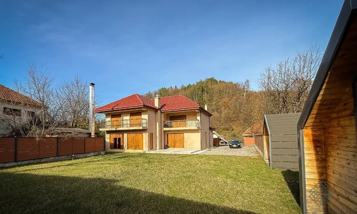 Prodaja, kuća, 330m², Centar, Kolašin