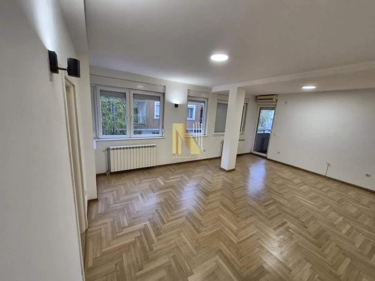 Izdavanje, četvorosoban stan, 89m², Socijalno, Novi Sad Sve Podlokacije