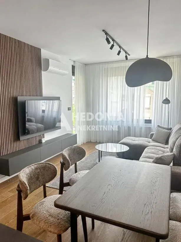 Izdavanje, dvosoban stan, 50m², Vračar Sve Podlokacije, Beograd