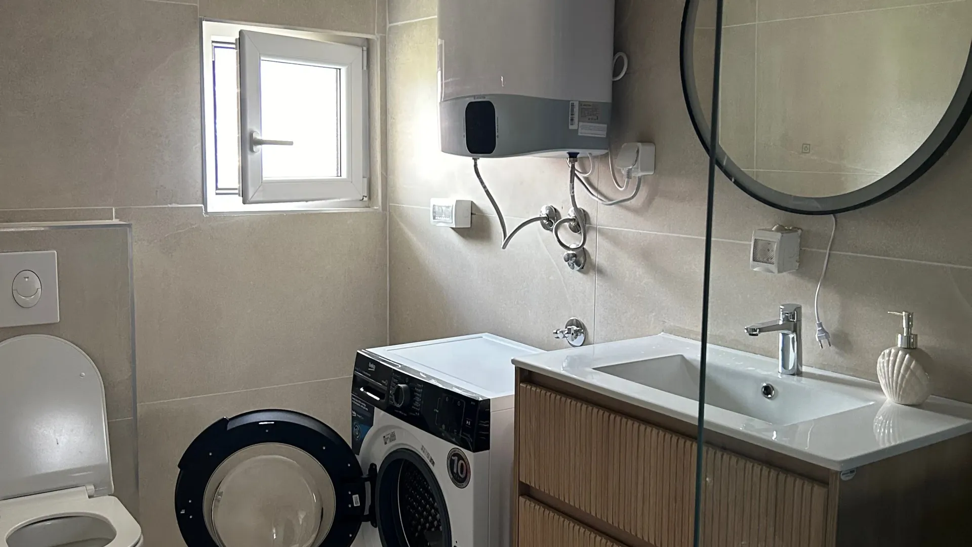 Izdavanje, dvosoban stan, 80m², Murtovina, Podgorica