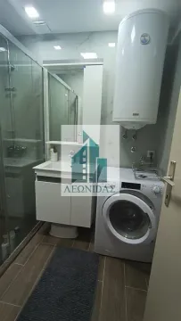Kupatilo sa tuš kabinom, umivaonikom, veš mašinom i bojlerom. - image 17