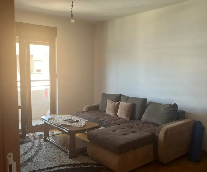Izdavanje, jednosoban stan, 42m², Stari Aerodrom, Podgorica