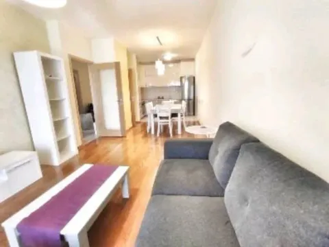 Izdavanje, jednosoban stan, 52m², Blok 6, Podgorica