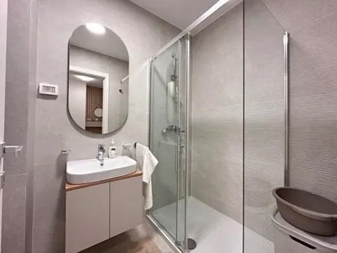 Izdavanje, dvosoban stan, 60m², Pobrežje, Podgorica - image 12