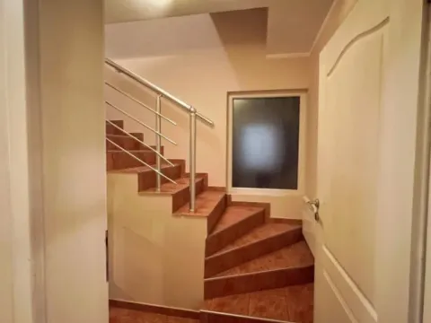 Prodaja, četvorosoban stan, 120m², Ljubović, Podgorica - image 2