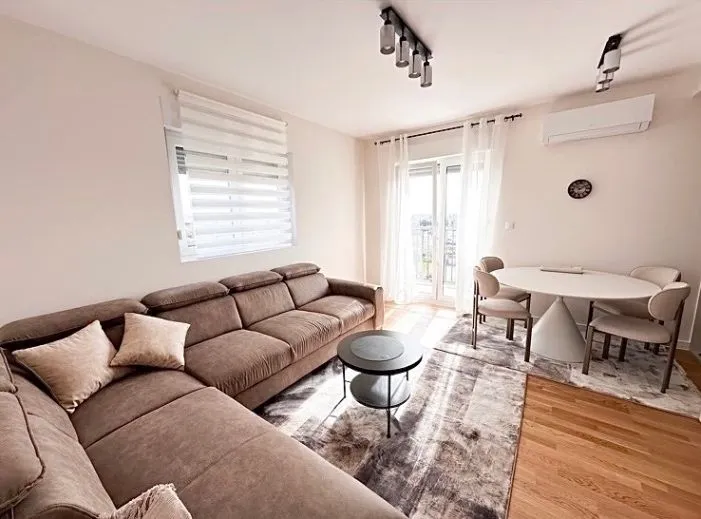 Izdavanje, dvosoban stan, 60m², Pobrežje, Podgorica