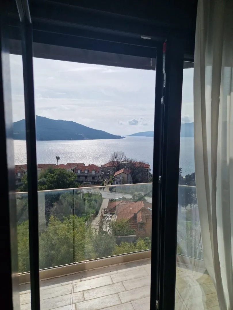 Izdavanje, jednosoban stan, 43m², Kumbor, Herceg Novi
